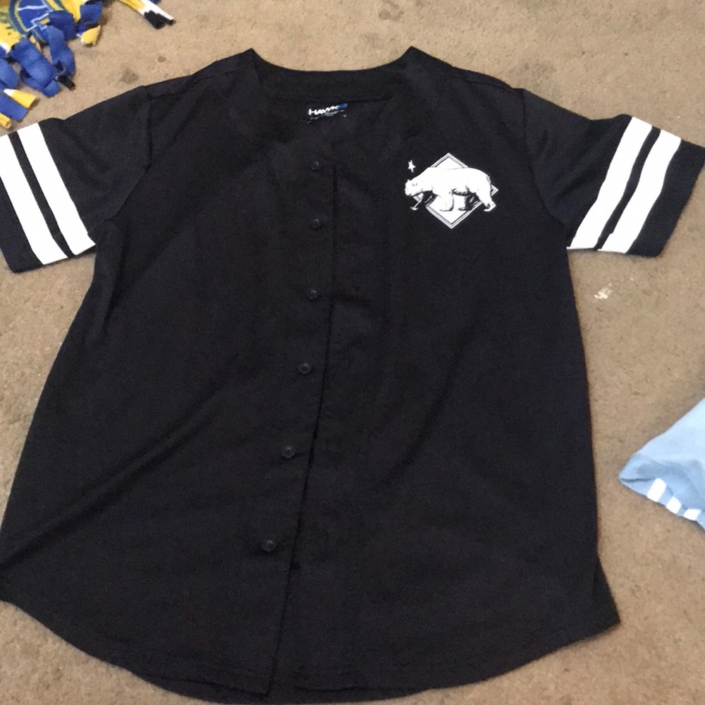Men’s black baseball jersey California